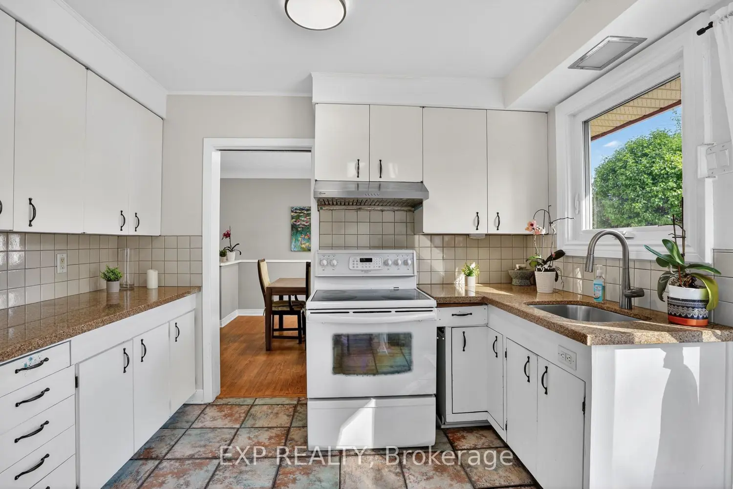 4 Wolmsley Crescent photo 4