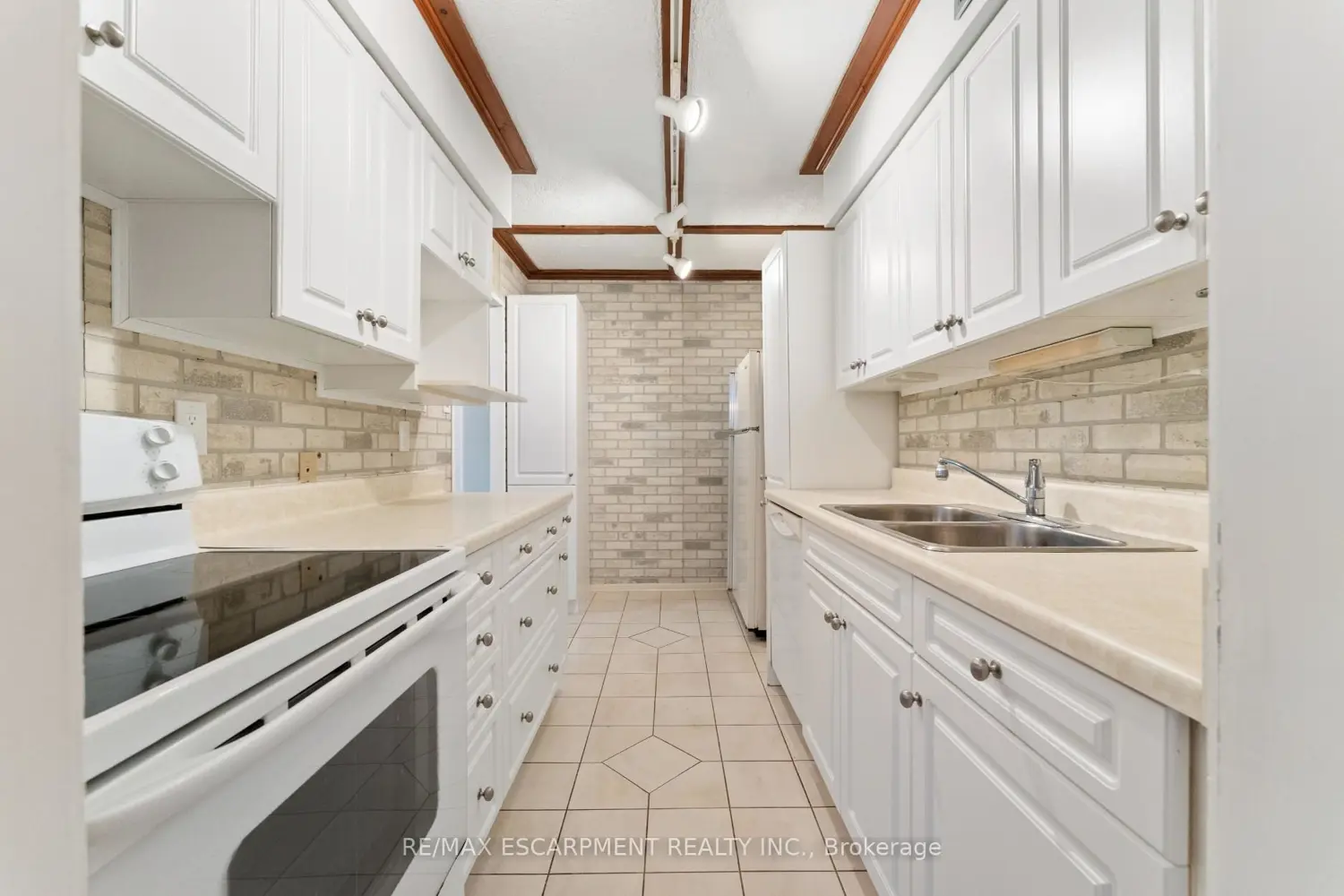 Additional image 3 of 1964 Main Street 1104
