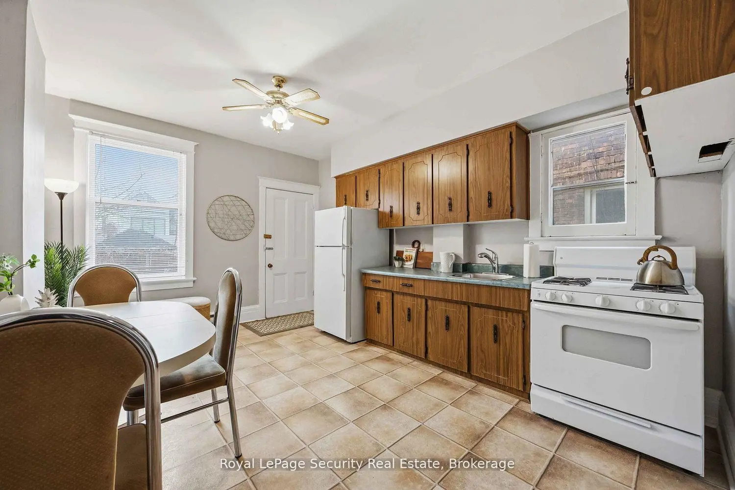 667 Ossington Avenue photo 5