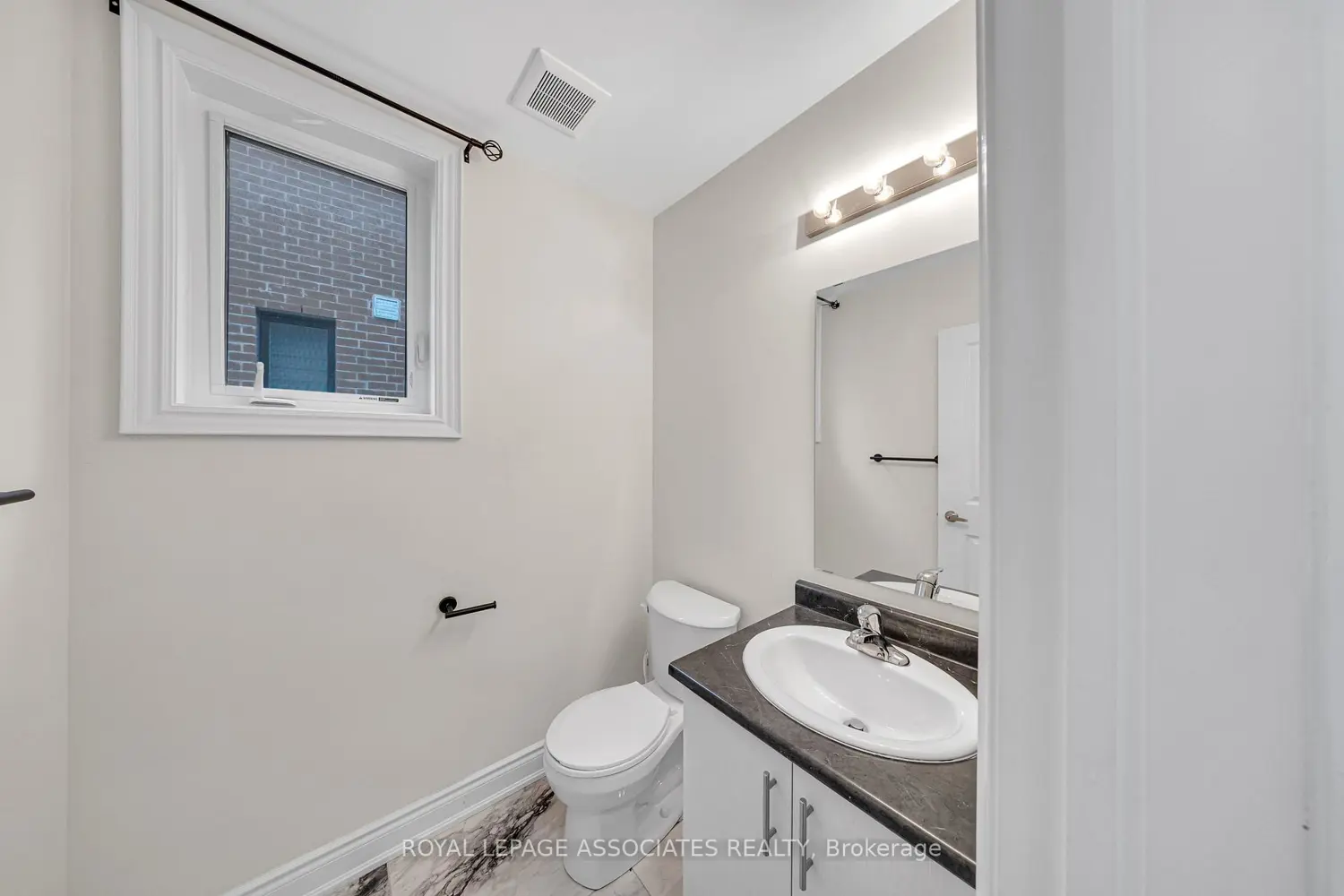 21 John Dallimore Drive photo 3