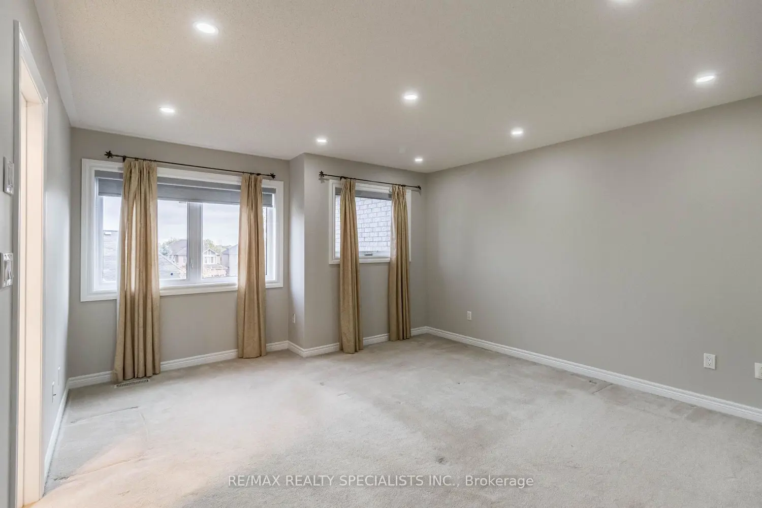 Additional image 9 of 2115 Pinevalley Crescent