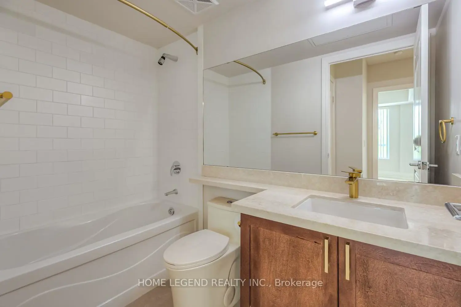 Additional image 8 of 39 Upper Duke Crescent 215