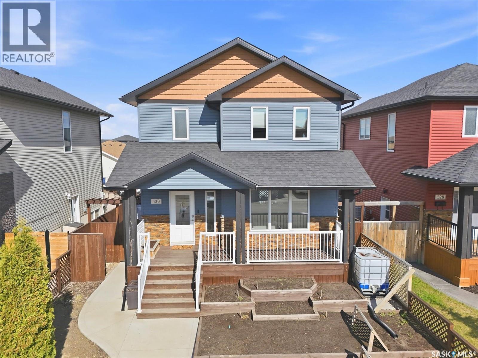 530 Maple CRESCENT