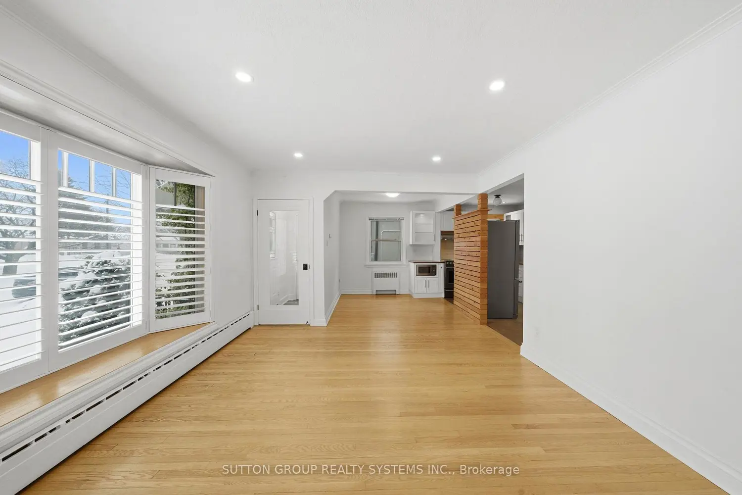 10 Willowhurst Crescent photo 2