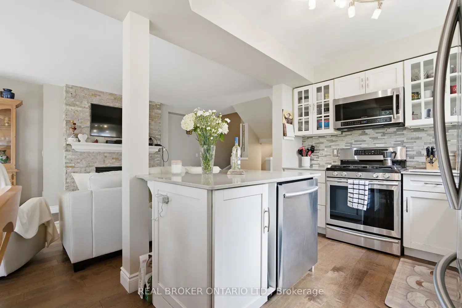 941 Gordon Street 11 photo 5
