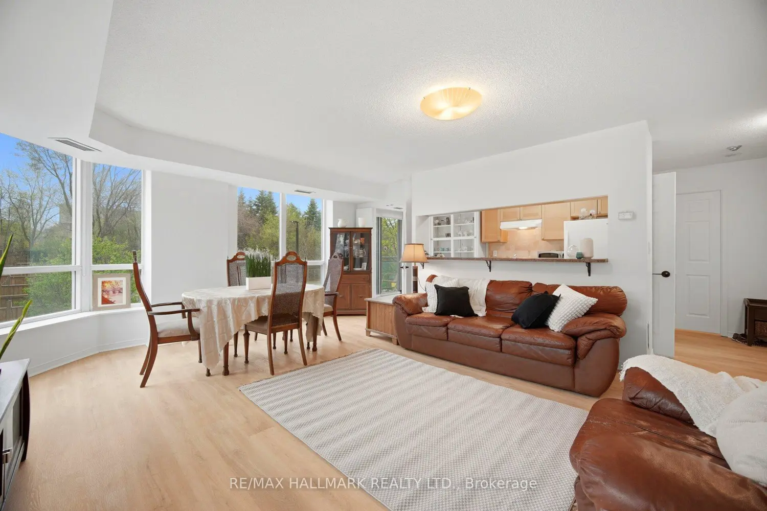 190 Manitoba Street 209 photo 3