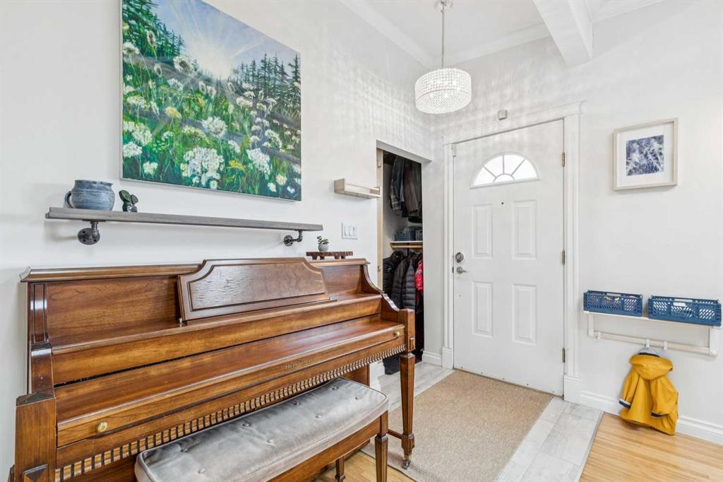 Additional image 6 of 10651 Shillington Crescent SW, Calgary, AB, T2W 0N8