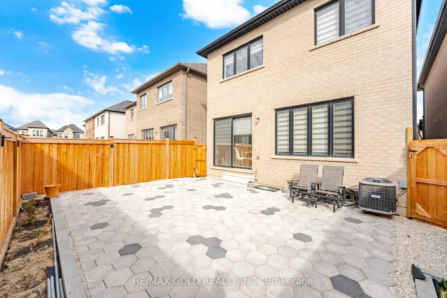 Additional image 20 of 28 Calabria Drive