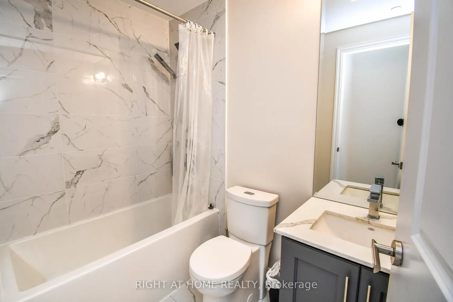 Additional image 8 of 9085 Jane Street 811