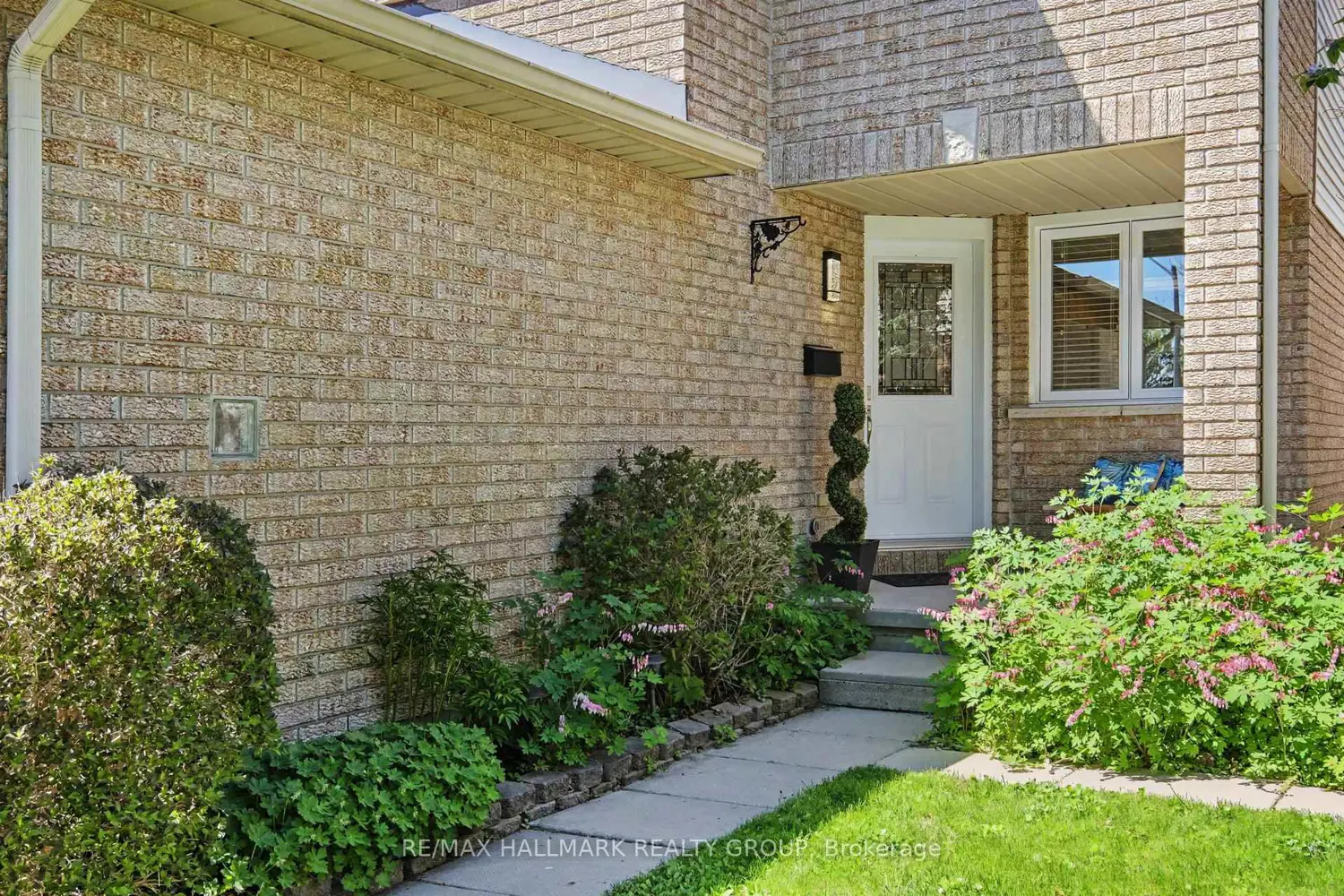 176 Hunterswood Crescent photo 3