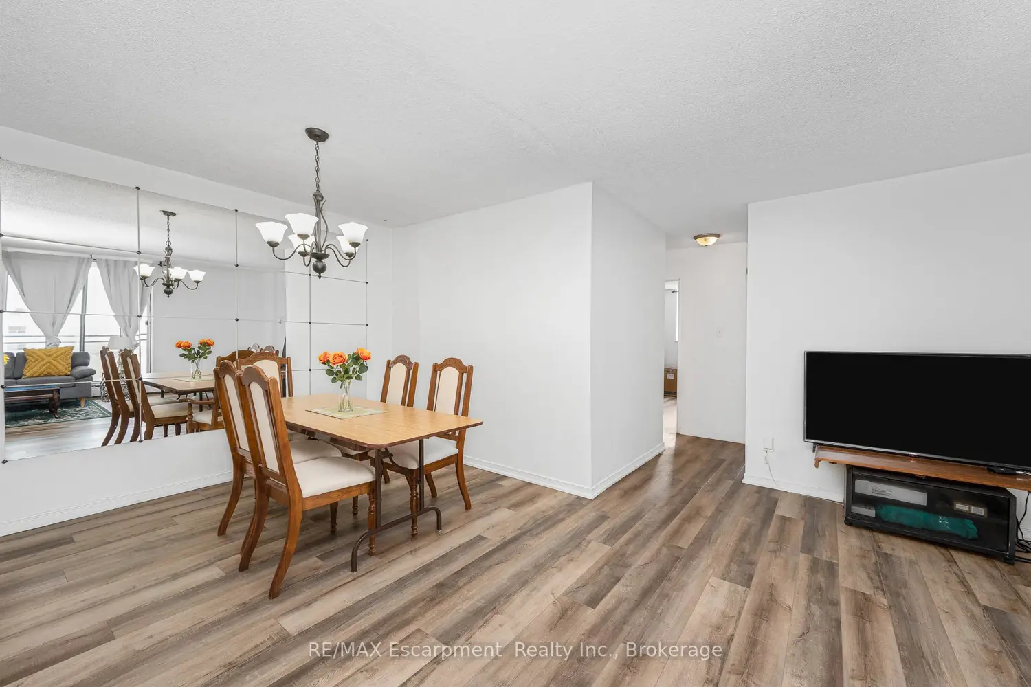 Additional image 3 of 975 Warwick Court 1501