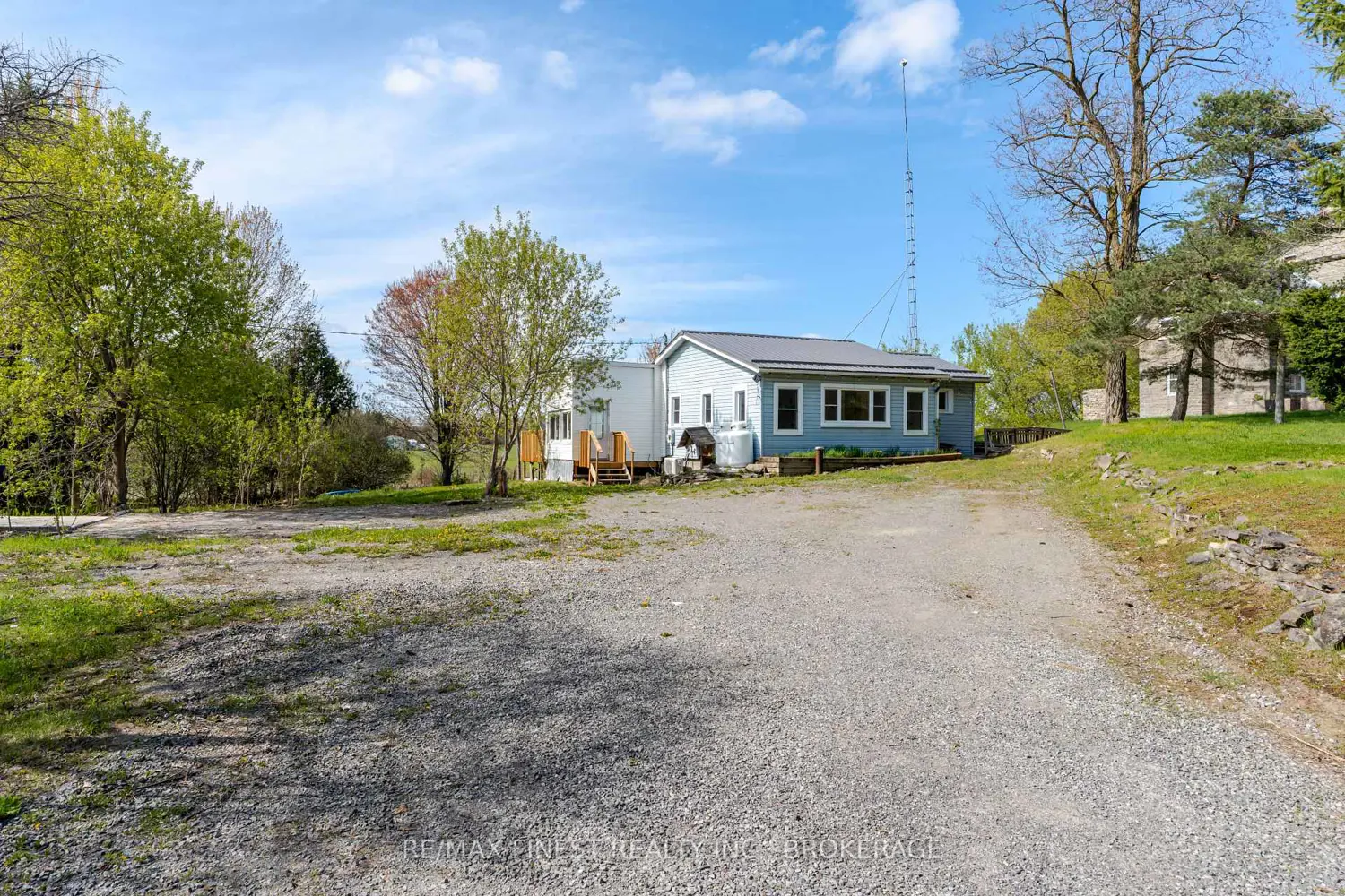 6804 6Th Concession Road photo 2