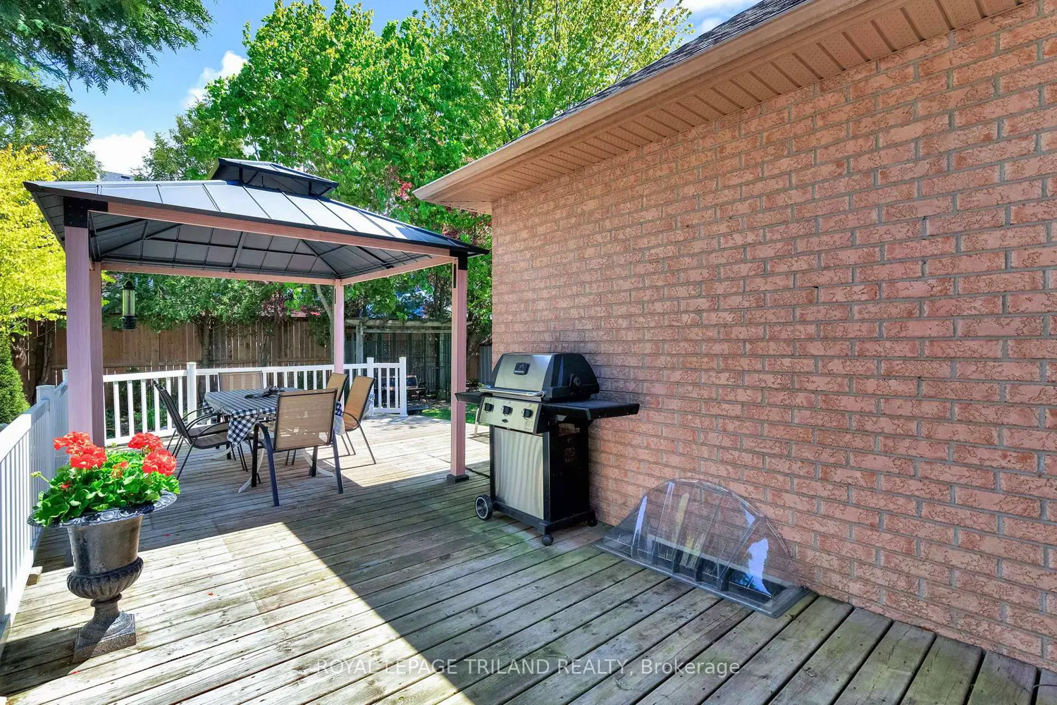 Additional image 18 of 998 Gabor Street