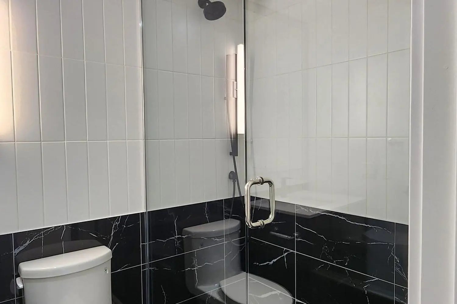 327 King Street 1506 photo 4