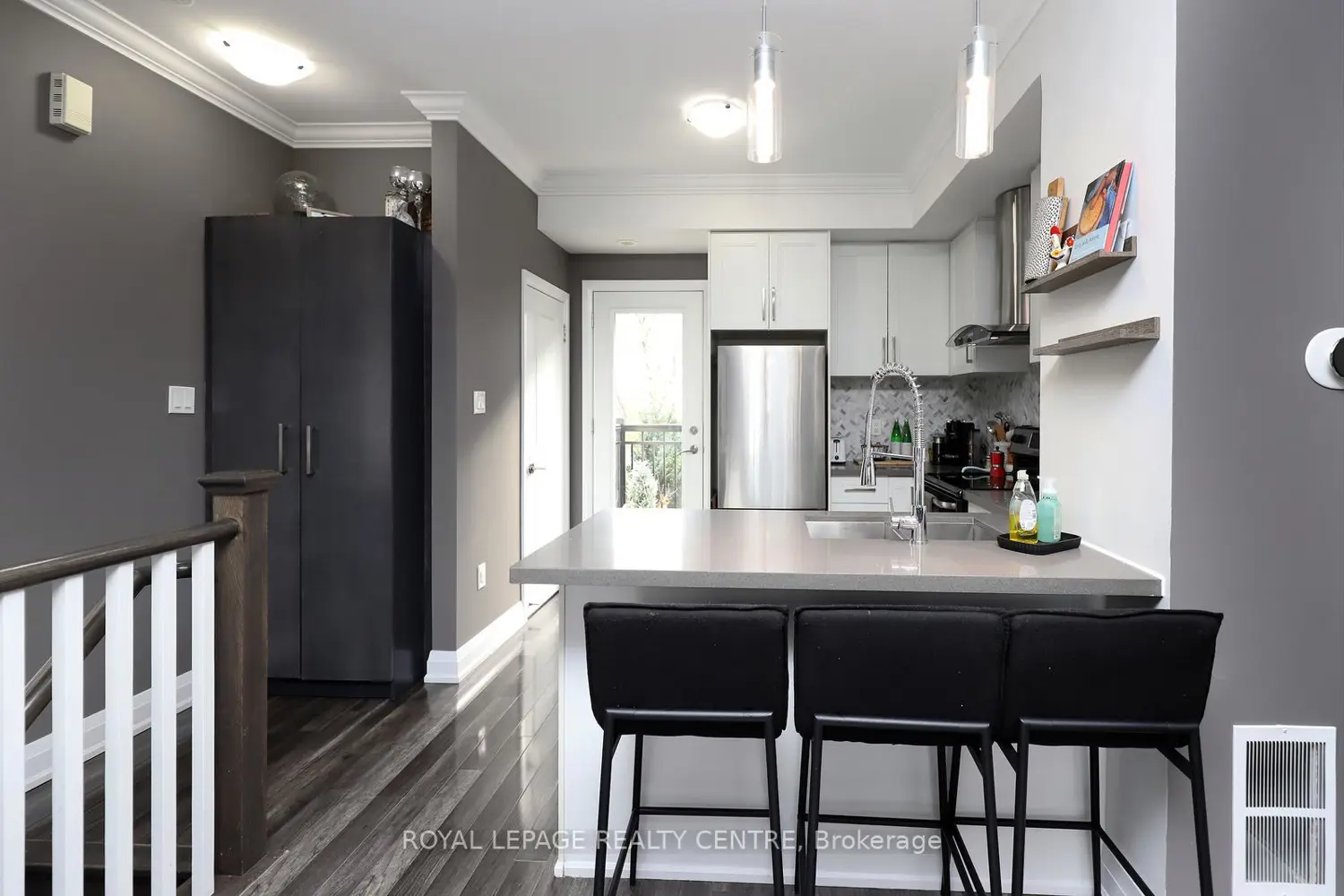 Additional image 6 of 3077 Cawthra Road 10