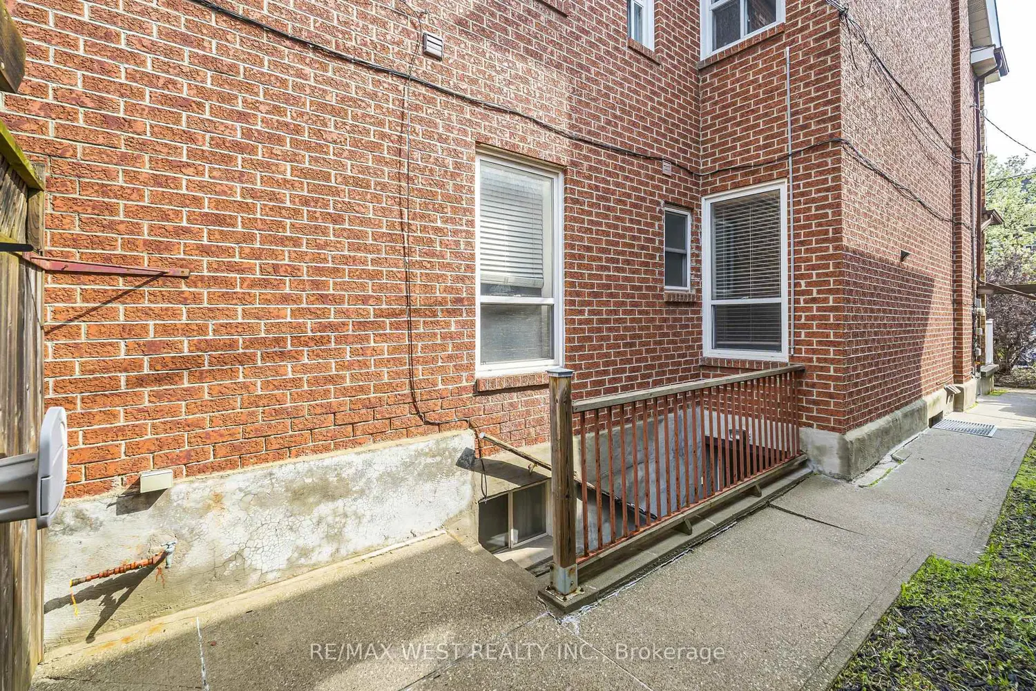 404 Manning Avenue photo 5