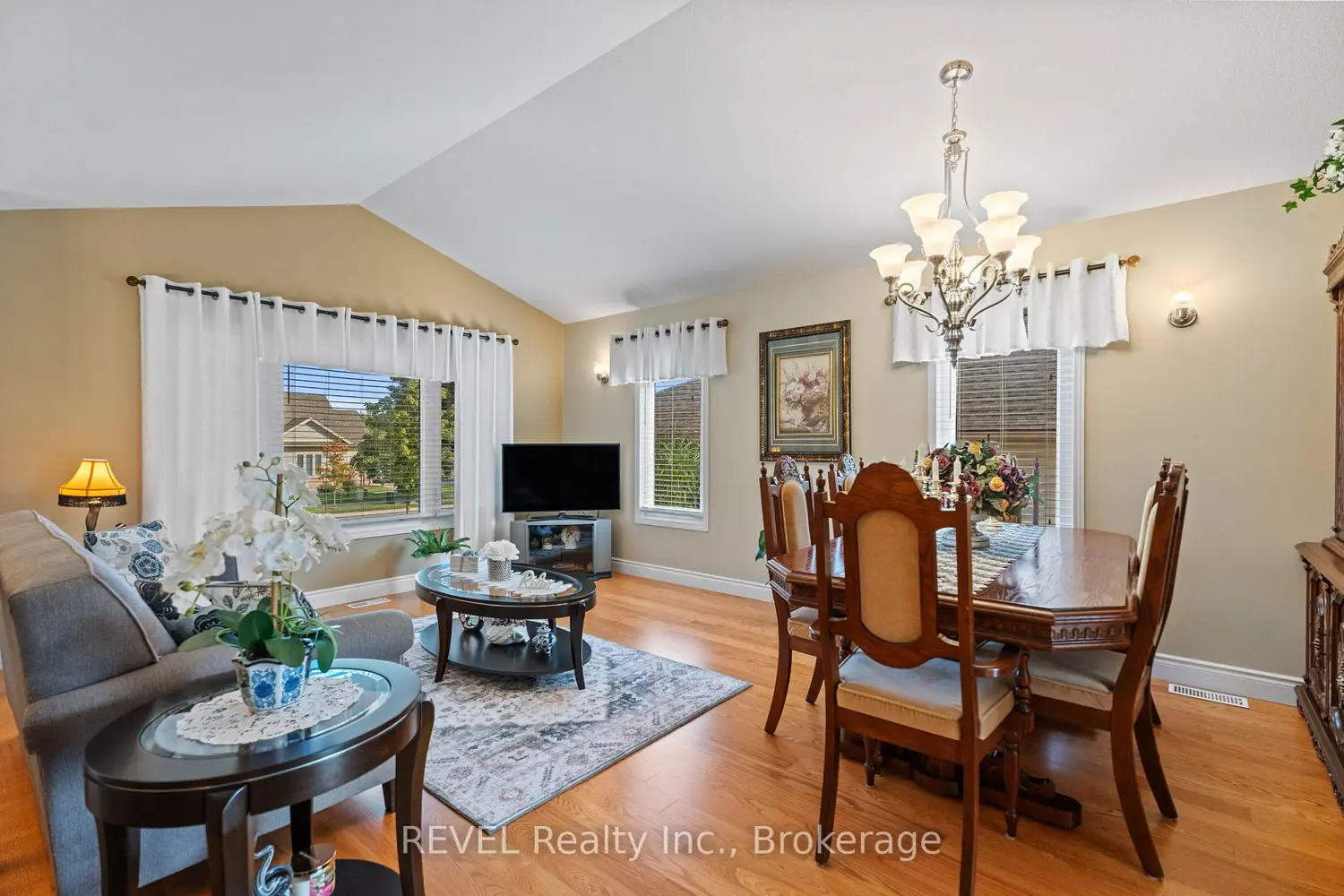 130 Loretta Drive photo 4