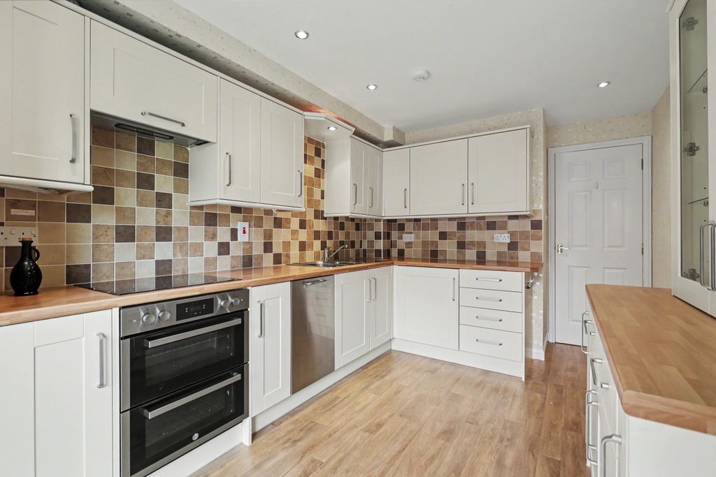 Additional image 8 of 2 bed flat for saleBeechwood Gardens, Stirling FK8