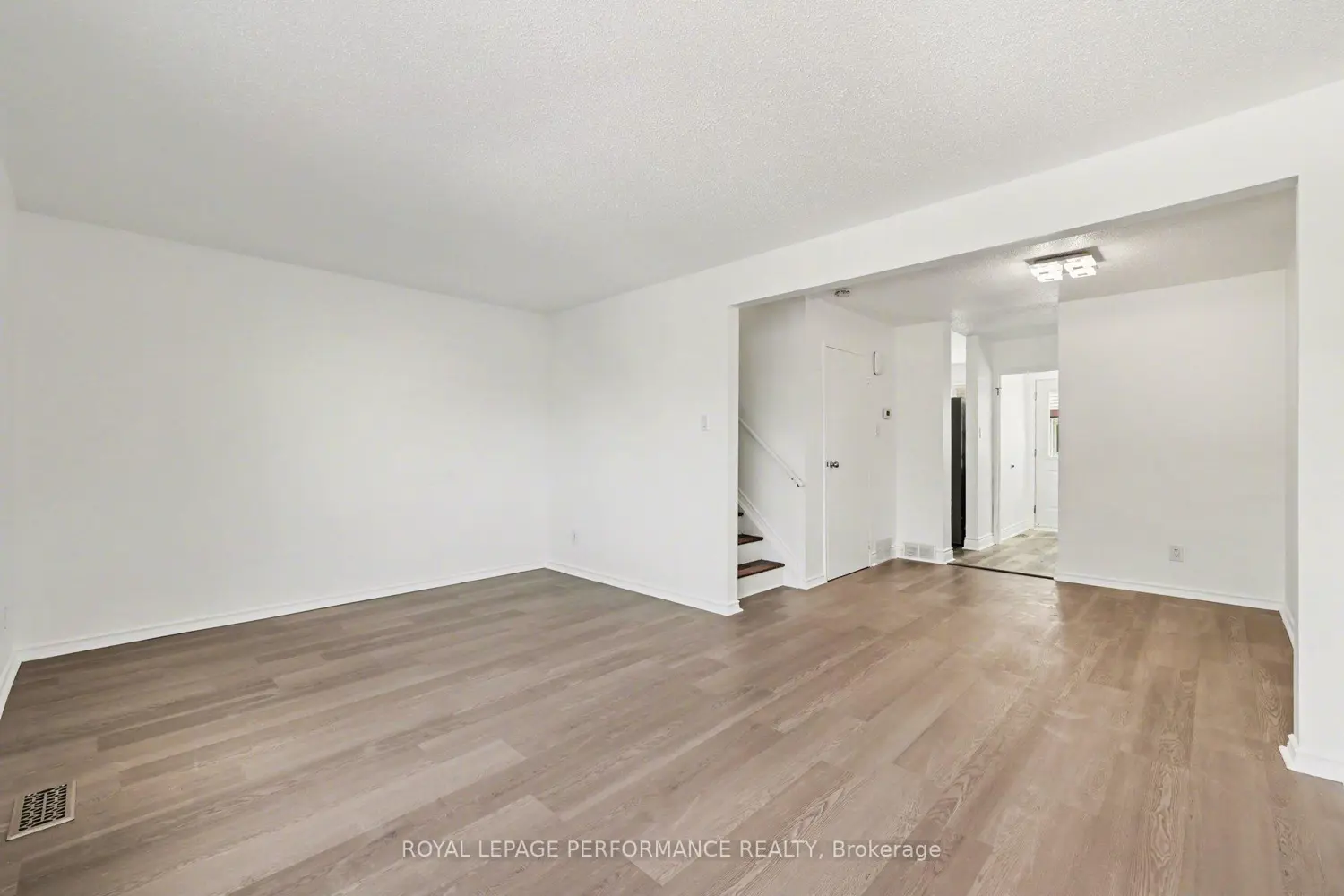 1584 Feather Lane photo 2