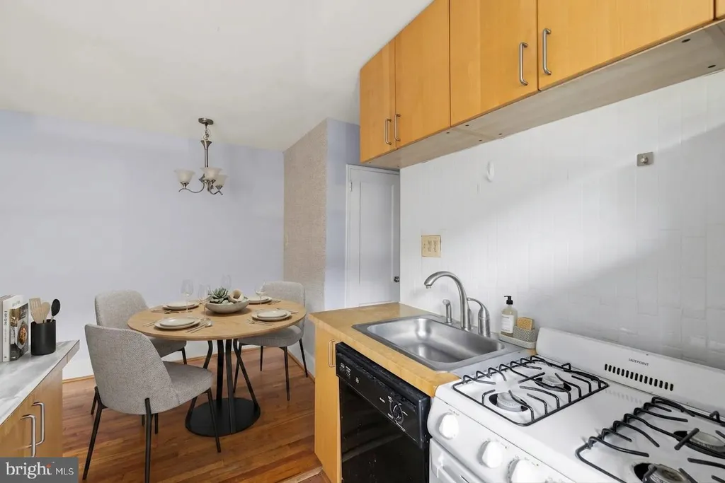 4595 Macarthur Boulevard NW Unit 4, Washington, DC 20007 photo 3