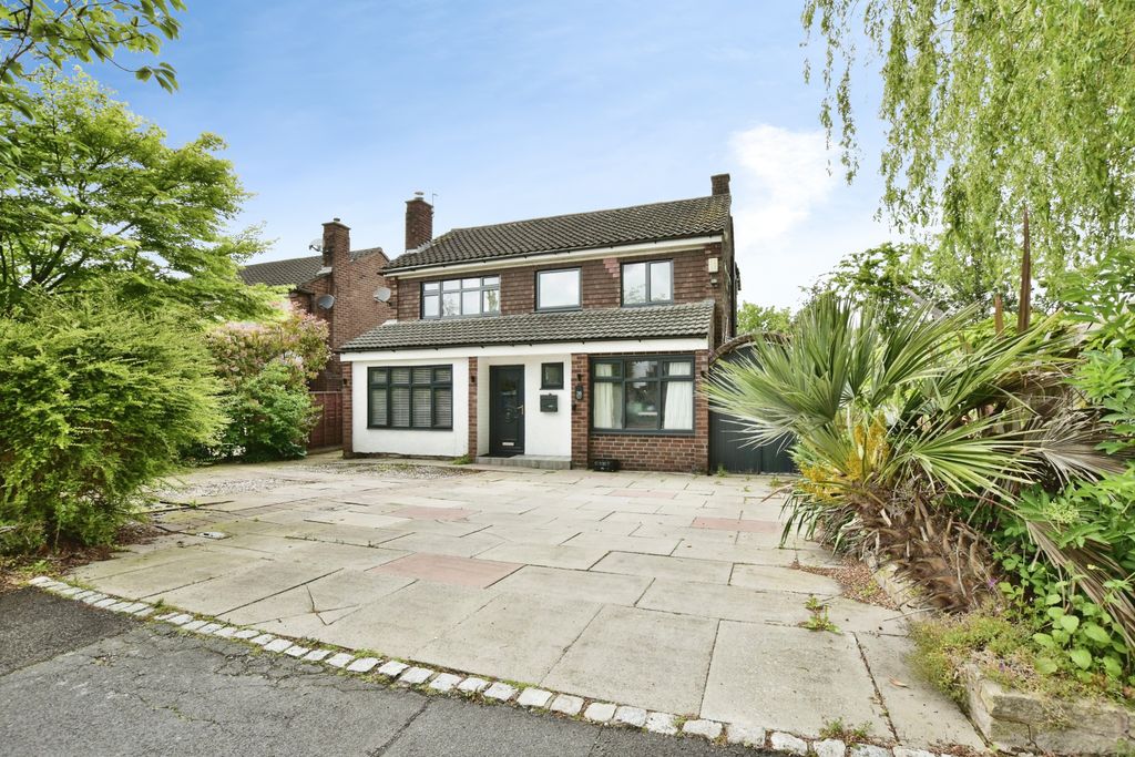 4 bed detached house for saleWoburn Drive, Altrincham WA15
