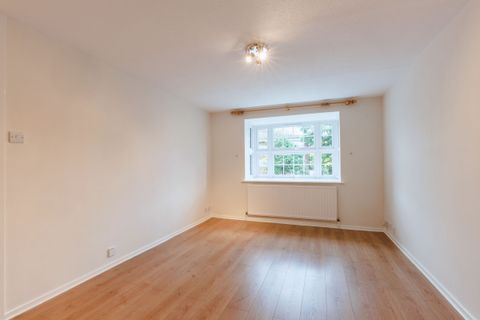 Oakleigh Road North, London N20