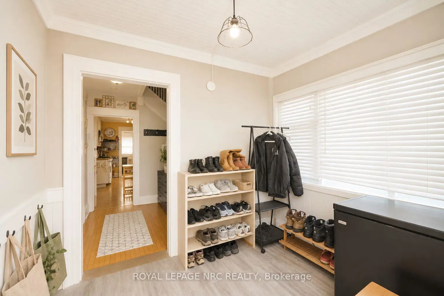 Additional image 13 of 92 Dufferin Street