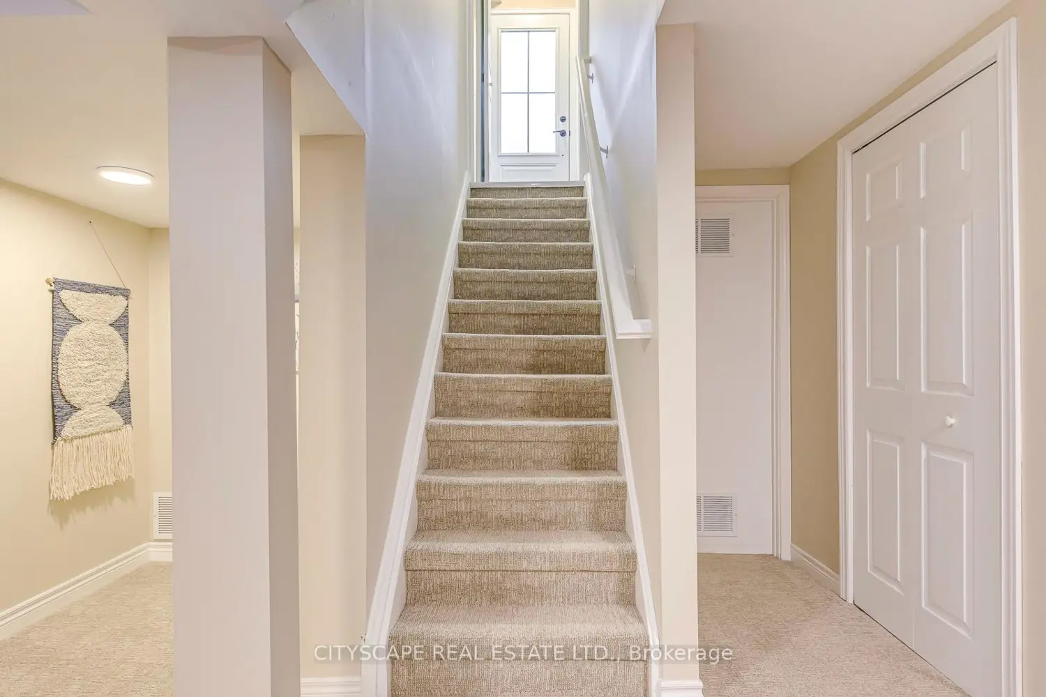 Additional image 16 of 3272 Kings Masting Crescent