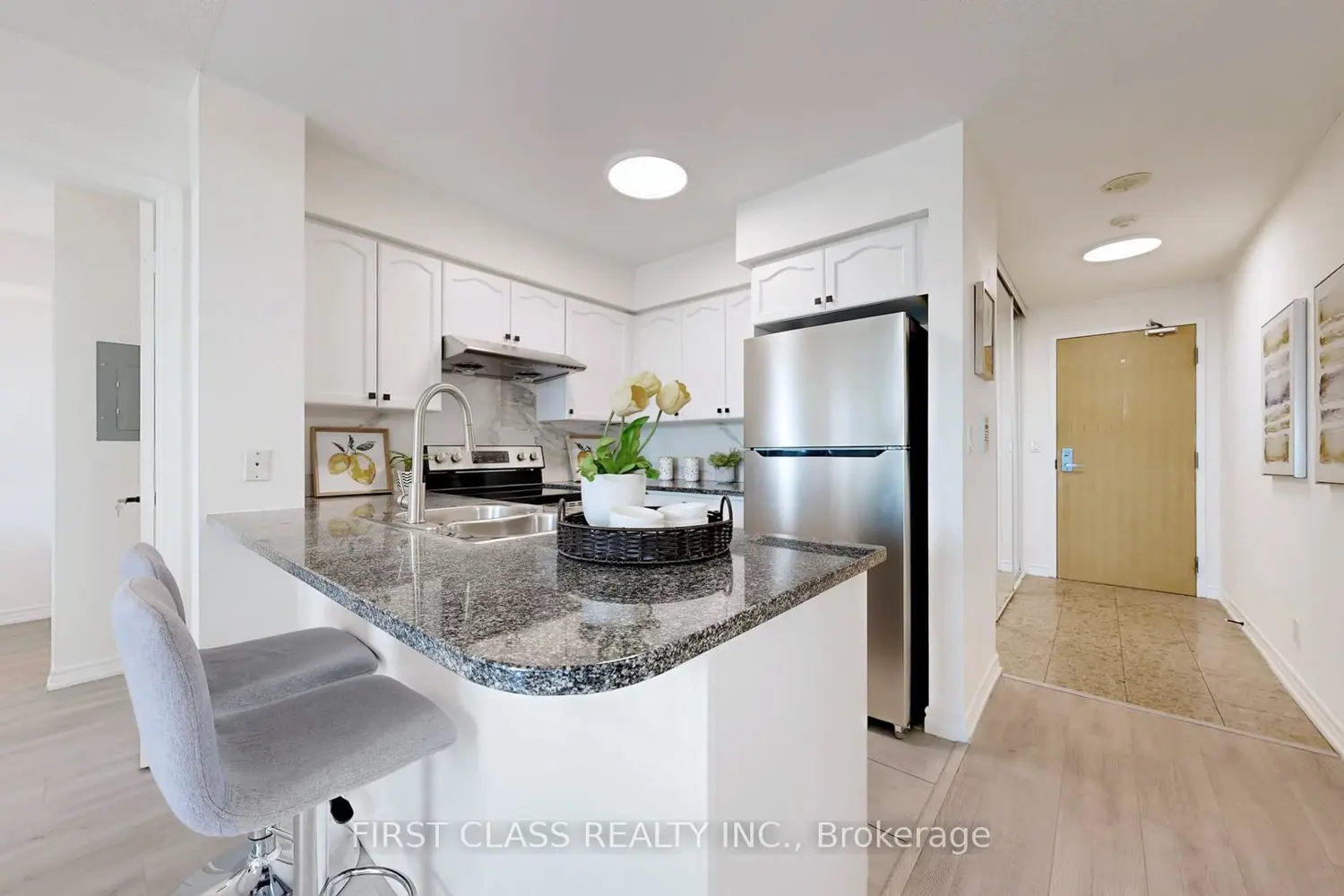 68 Grangeway Avenue 1112 photo 2
