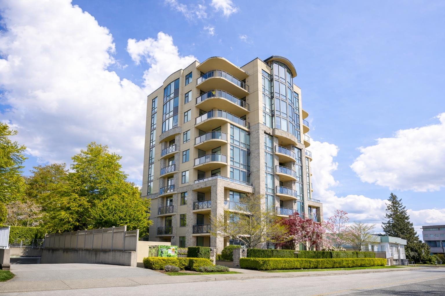 402-15445 Vine Avenue, White Rock, BC, V4B 2T3