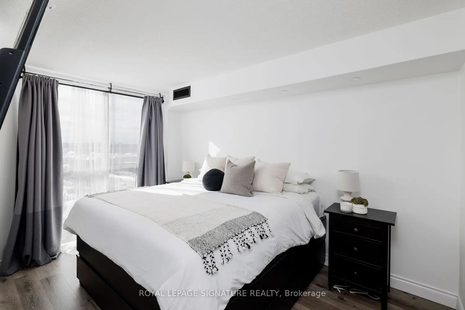 Additional image 7 of 880 Dundas Street 909