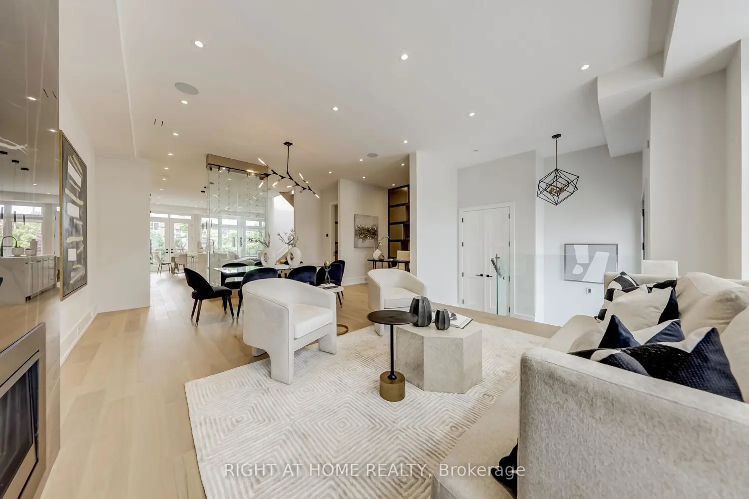102 Parklea Drive photo 5