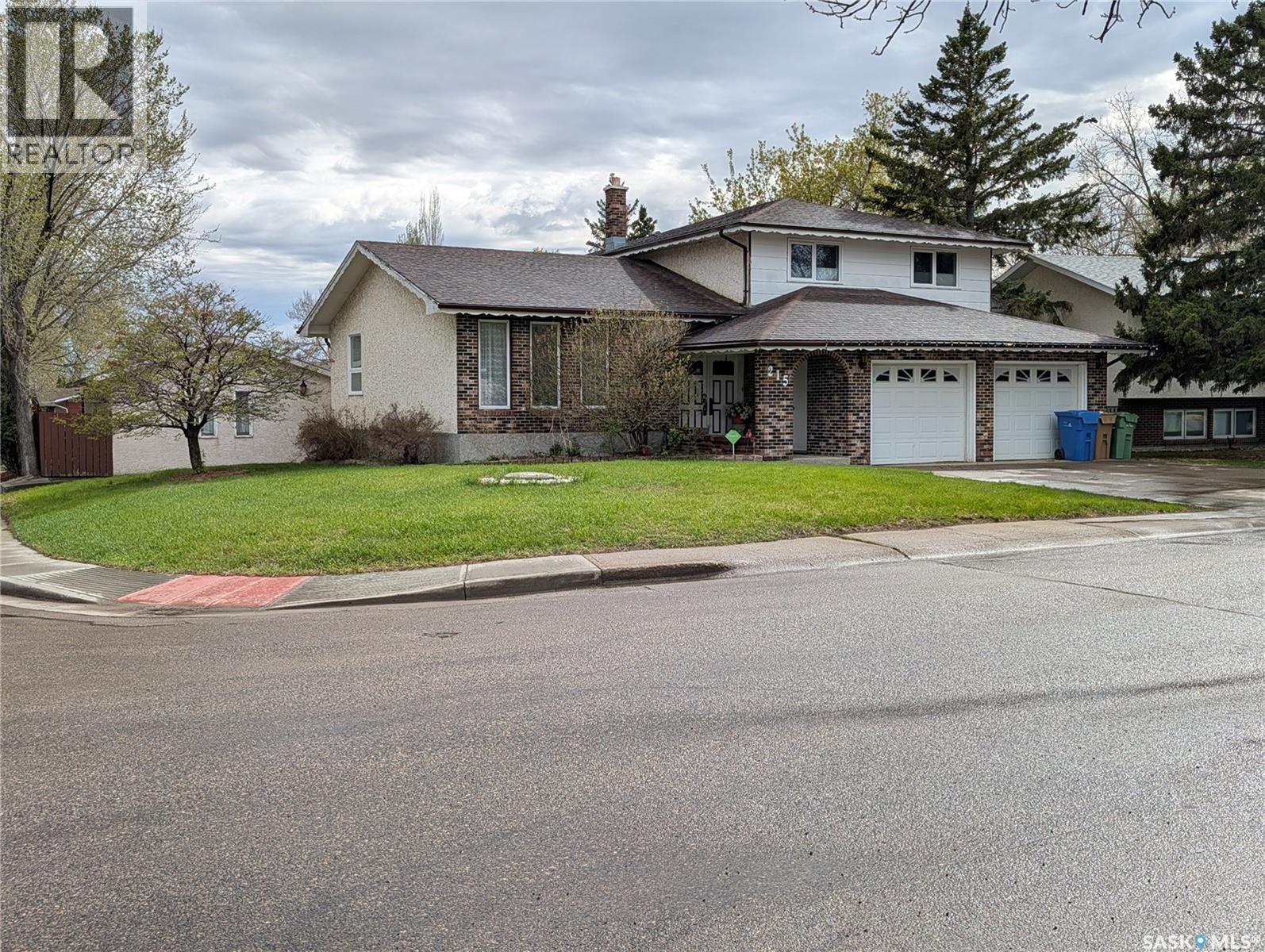 215 DALGLIESH DRIVE