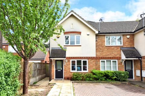 Trinity Drive, Uxbridge UB8