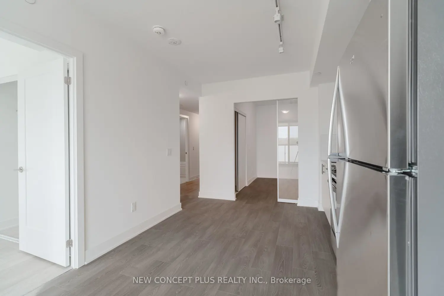 Additional image 10 of 2545 Simcoe Street 835