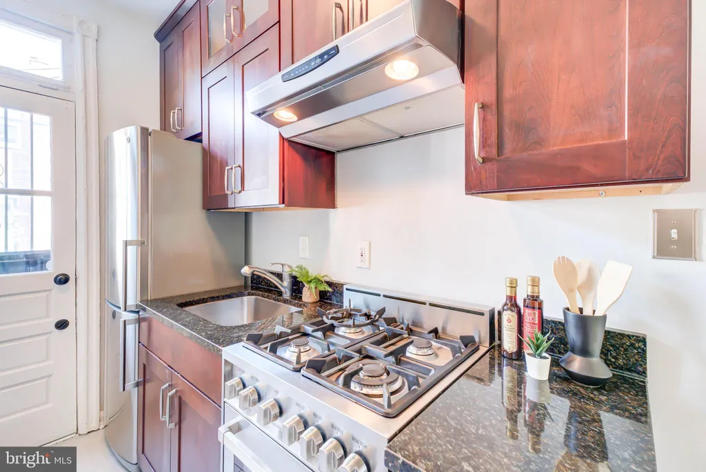Additional image 5 of 775 Hobart Place NW, Washington, DC 20001