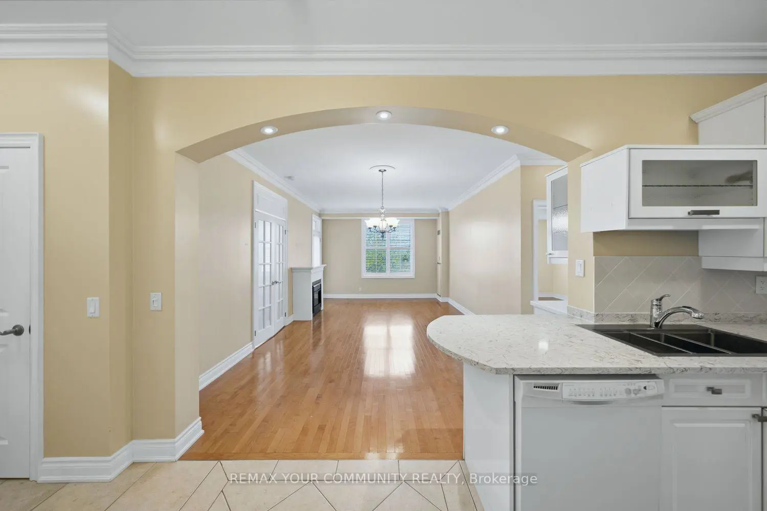 Additional image 10 of 9519 Keele Street 313