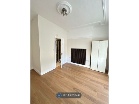 Queens Drive, Liverpool L13, Room to rent