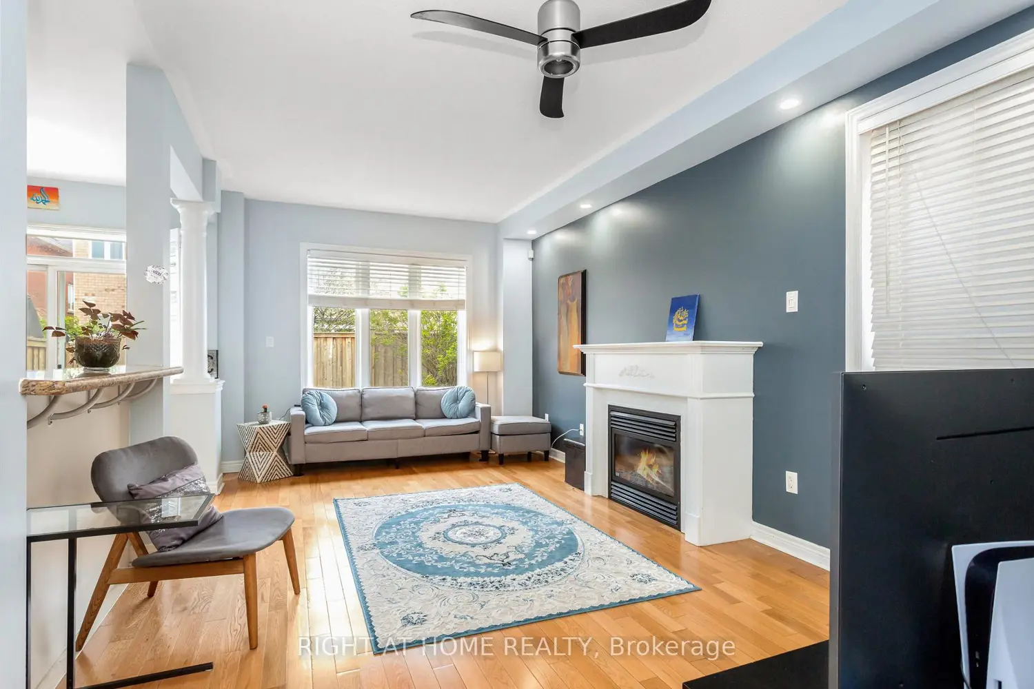 3852 Bloomington Crescent