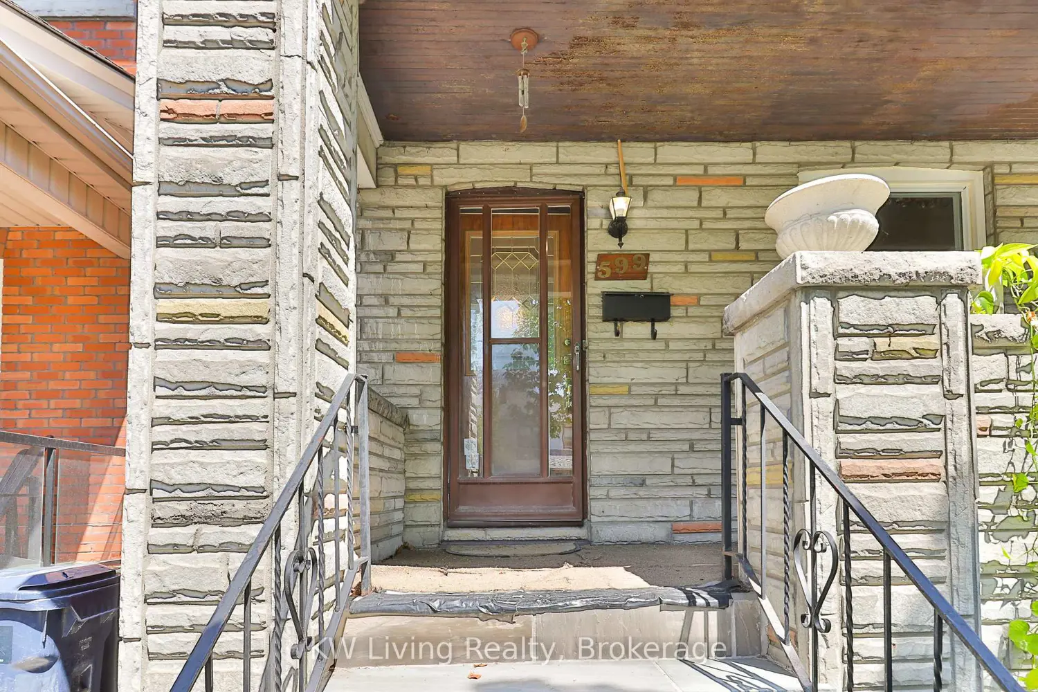 599 Durie Street photo 2