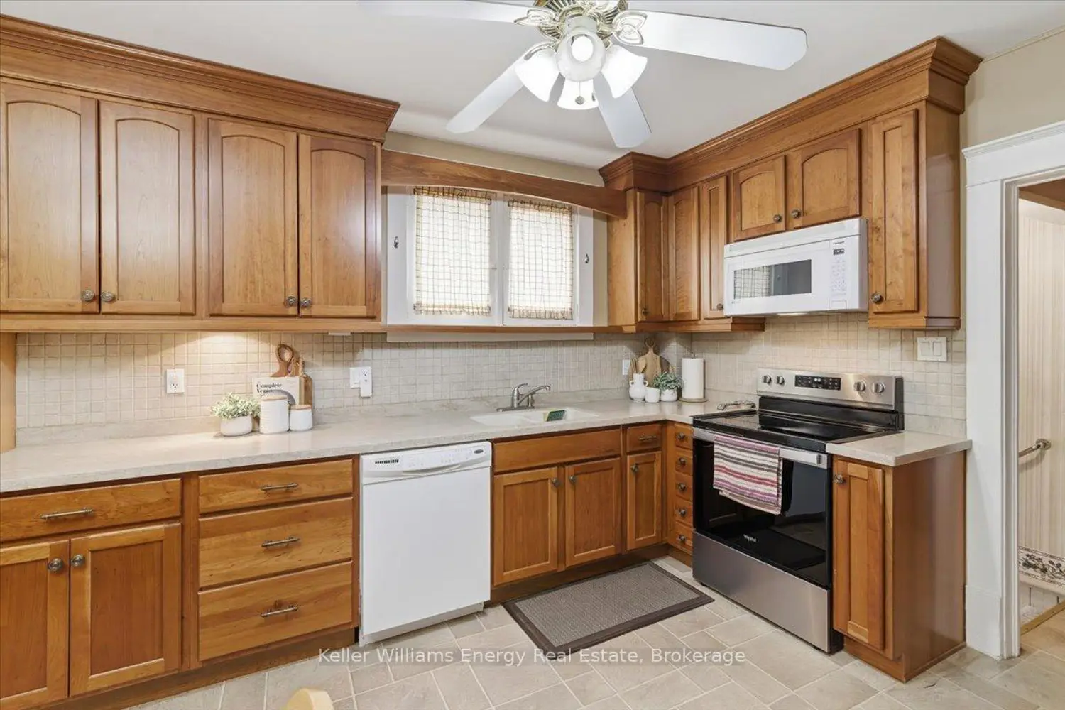 Additional image 10 of 482 Simcoe Street
