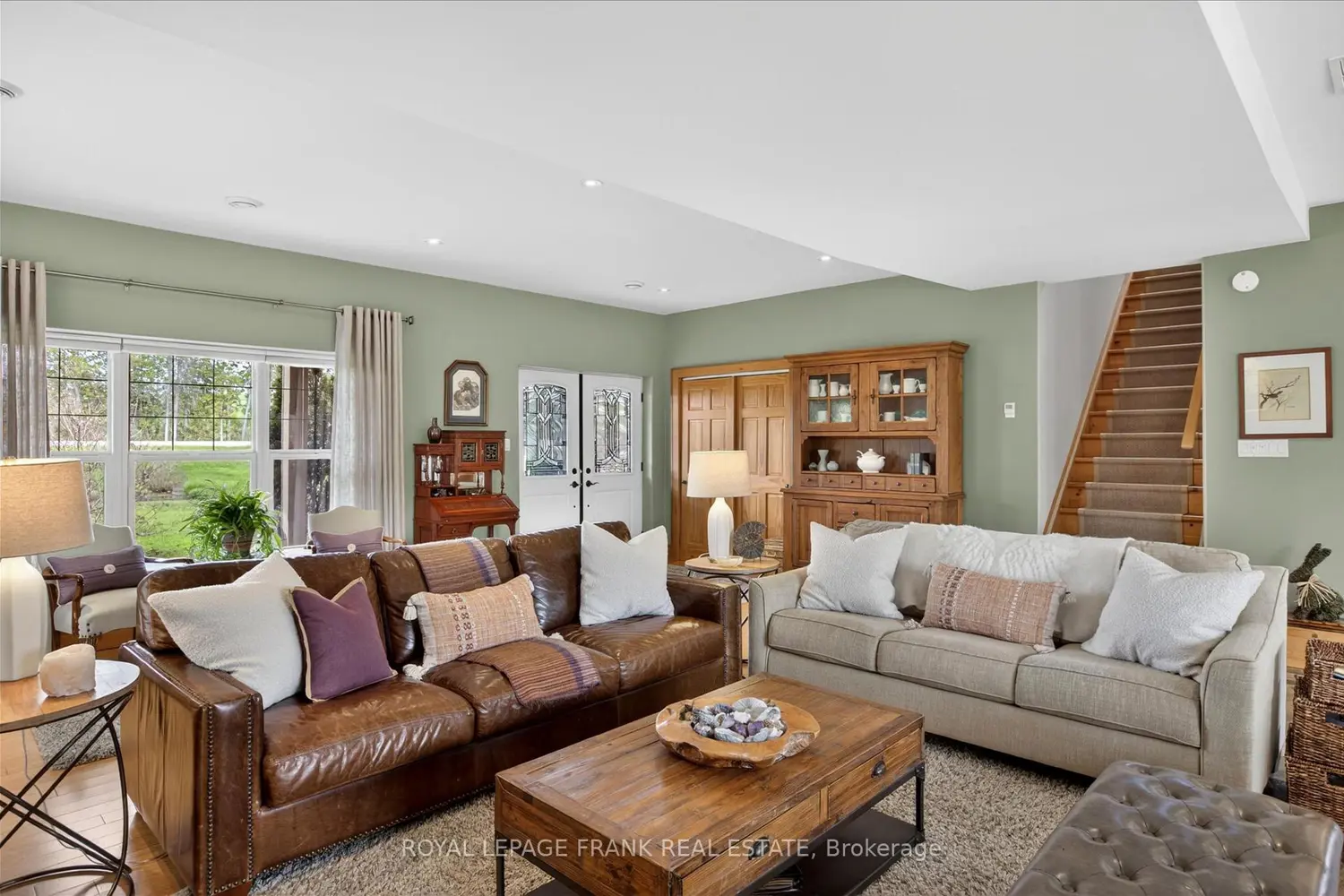 369 Douglas Road photo 4