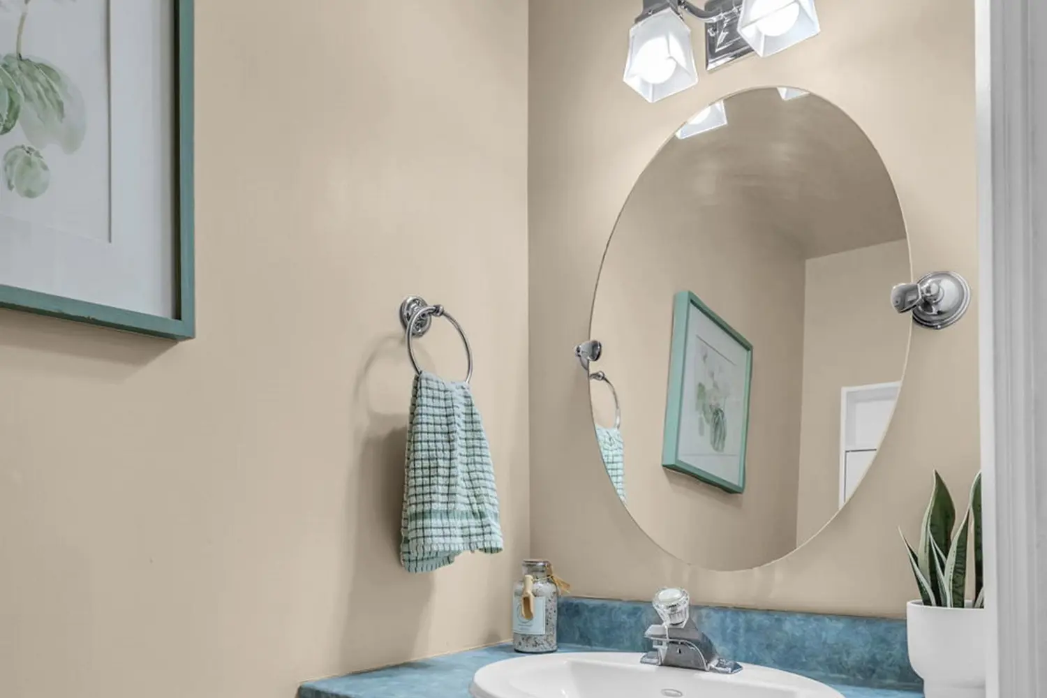 Additional image 6 of 28 Underhill Crescent 3