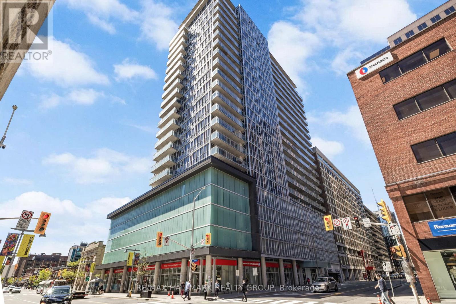 2207 - 324 LAURIER AVENUE W