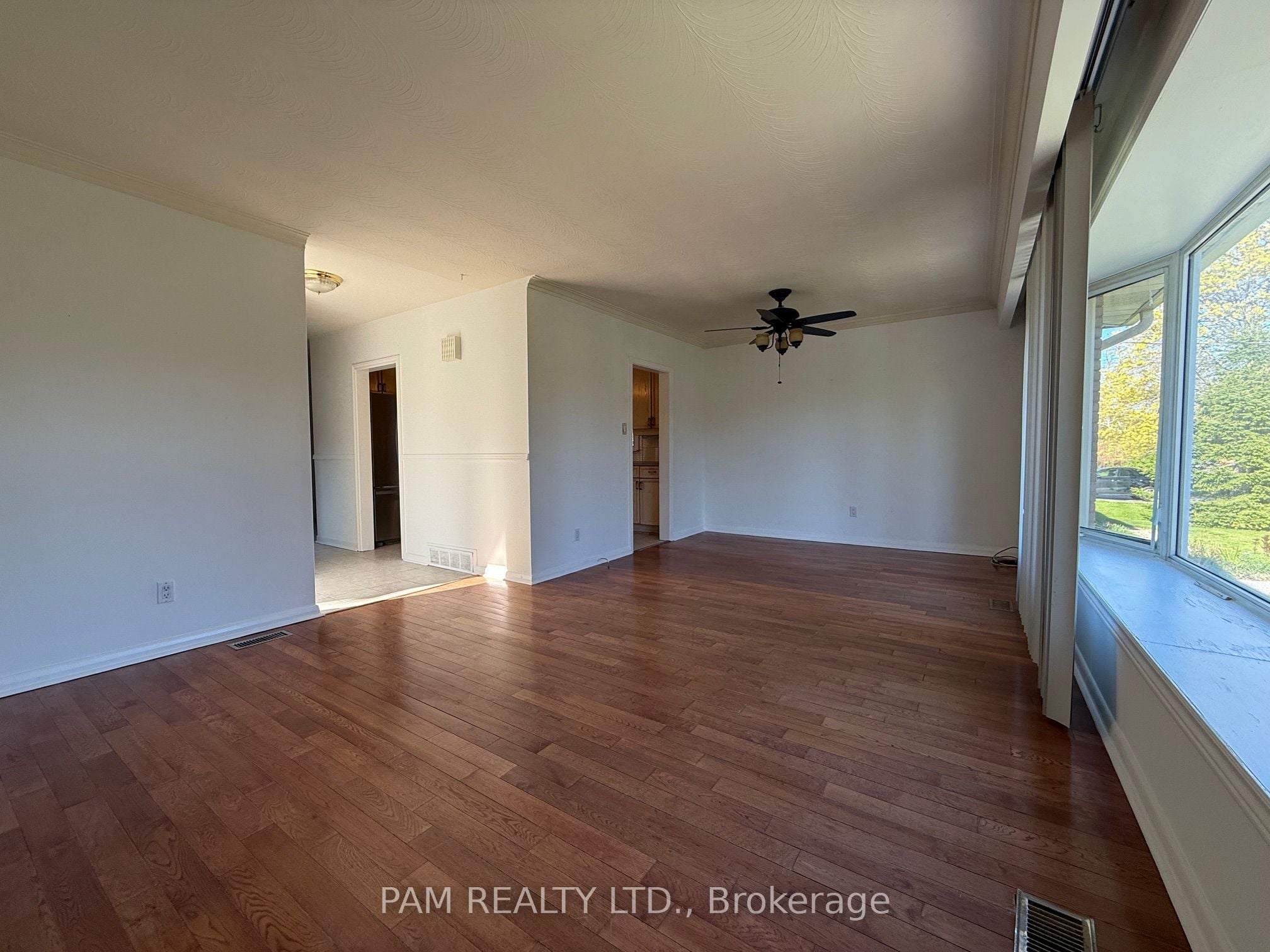 Additional image 4 of 423 Lynett Crescent, Richmond Hill, ON, L4C 2V6