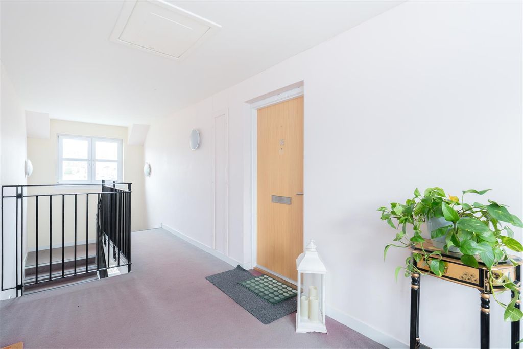 Additional image 10 of 2 bed flat for sale18 Strae Brigs, St. Boswells, Melrose TD6