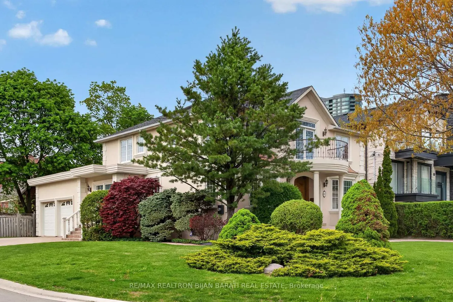 60 Lorraine Drive photo 2