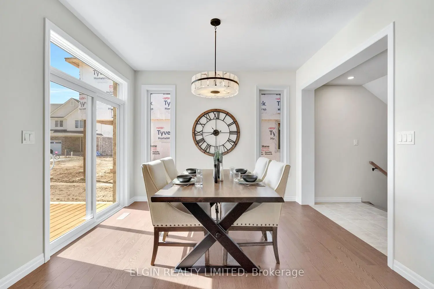 77 Hemlock Crescent photo 3