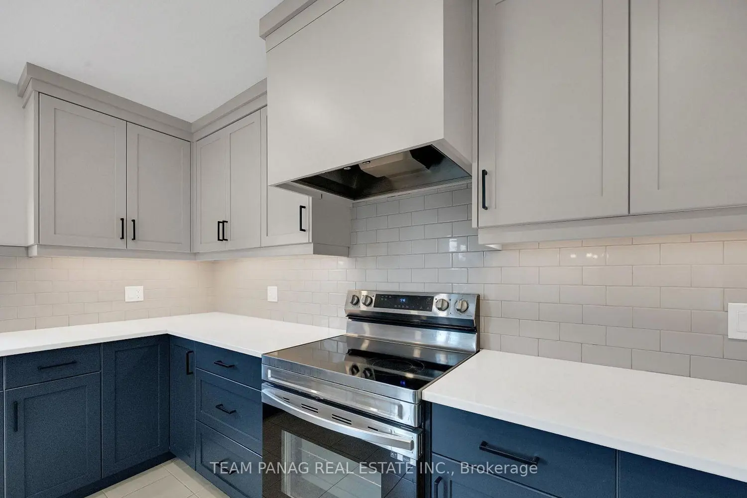 16 Berardi Crescent photo 5