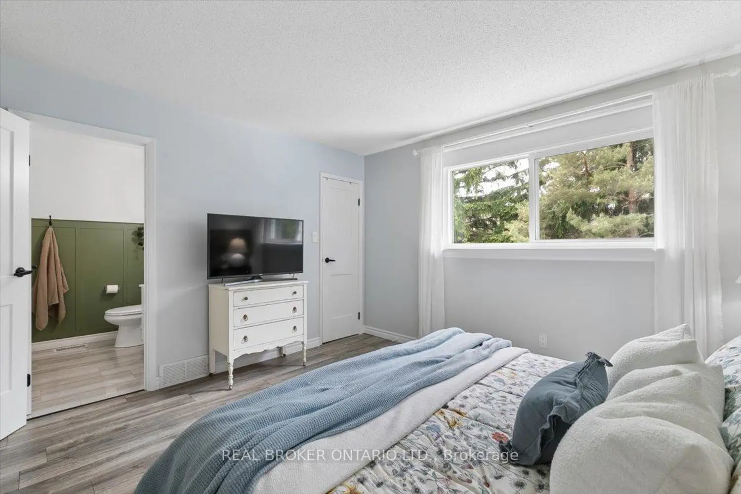 Additional image 11 of 180 Highland Crescent 10